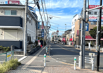 道が二手に分かれる箇所がありますが、引き続きまっすぐ進んでください。